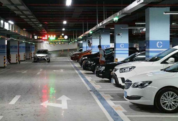 停车场停车技巧，停车场怎么倒车