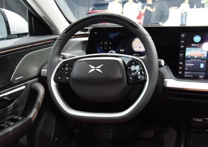 小鹏P7发布入门版车型 预售24万元起 小鹏P7发布入门版车型 预售24万元起