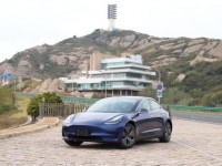 员工为首批车主 国产特斯拉MODEL 3今日交付