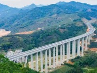 广西乐百高速1月8日将建成通车 穿梭于山水画廊里