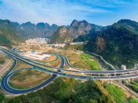 广西乐百高速1月8日将建成通车 穿梭于山水画廊里