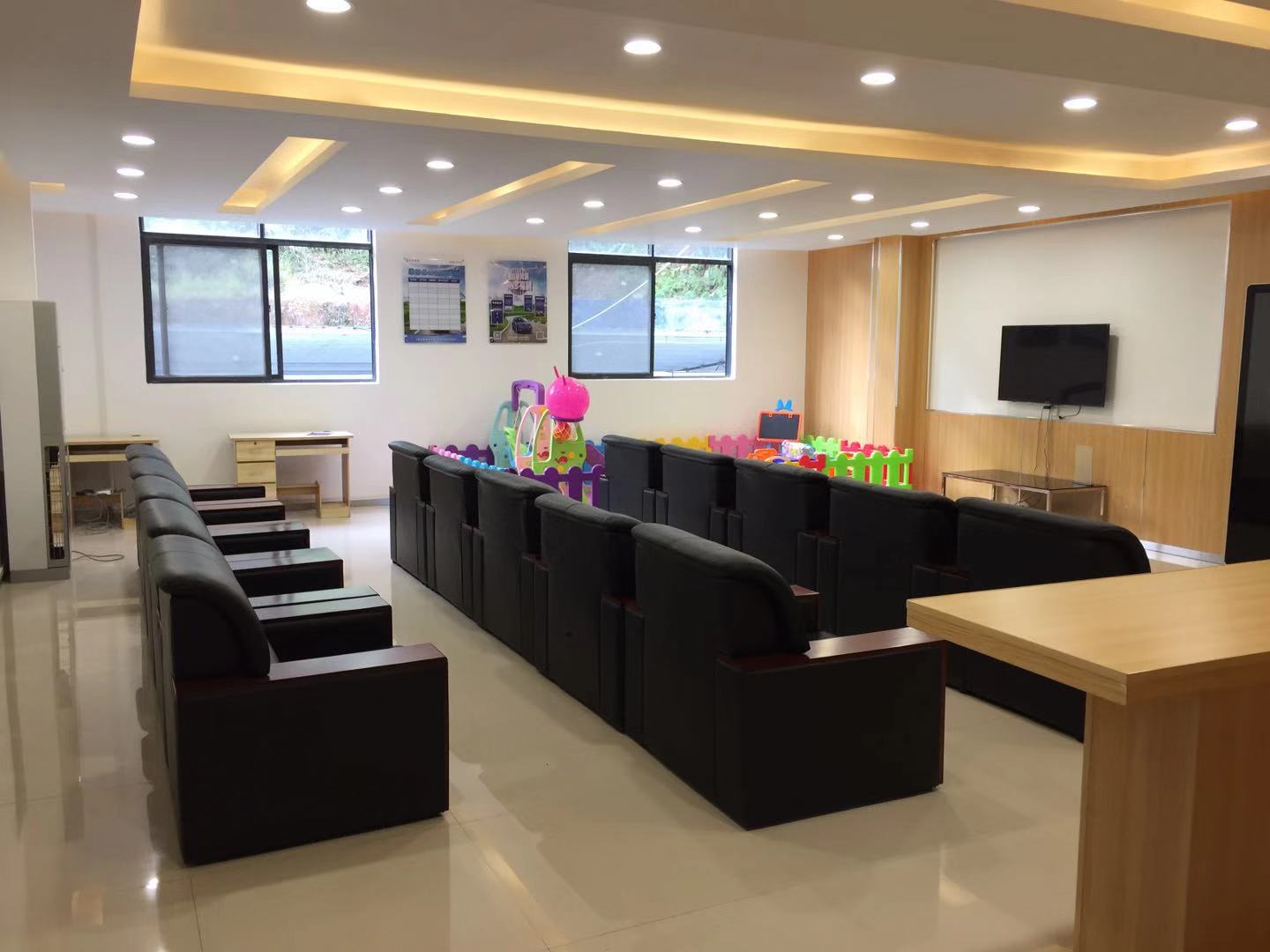 河池鸿华东风风光4s店