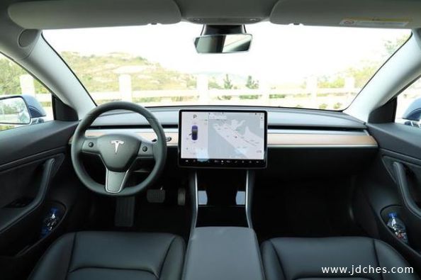 员工为首批车主 国产特斯拉MODEL 3今日交付