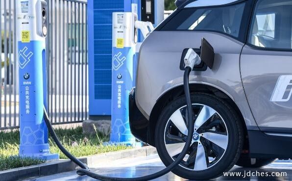 宝马i3快充畅行款上市 售30.58万 续航340km