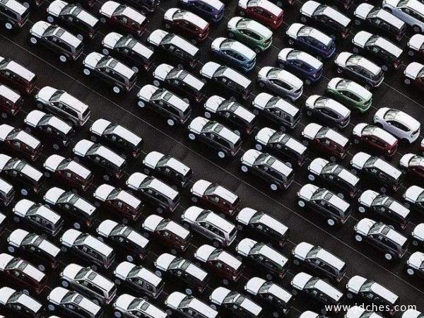 国内车市2月销量下滑79.1% 经销商库存预警创新高