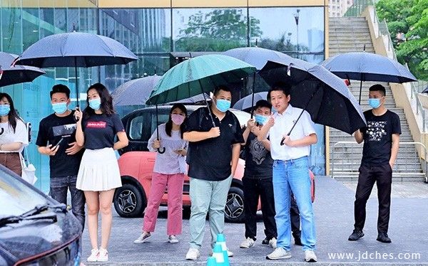多位网红达人，齐聚南宁三祺广场，新宝骏E300成为网红收割机？