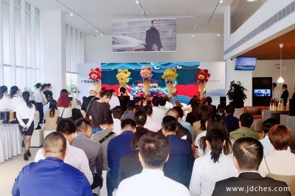 五象沃尔沃中心盛大开业！购车享一年保险或终身免费保养