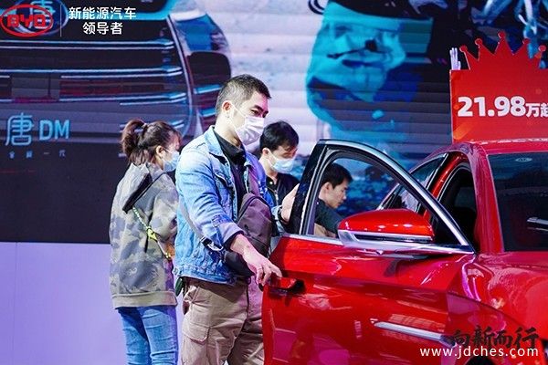 2020南宁东盟车展争相体验  比亚迪汉哪里强？