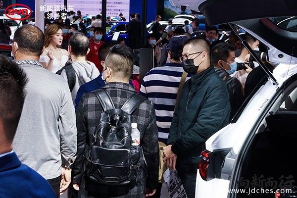 2020南宁东盟车展争相体验  比亚迪汉哪里强？