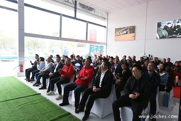 万里公测第三季暨江淮大众思皓新能源推介会闪耀南宁