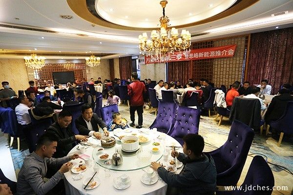 万里公测第三季暨江淮大众思皓新能源推介会闪耀南宁