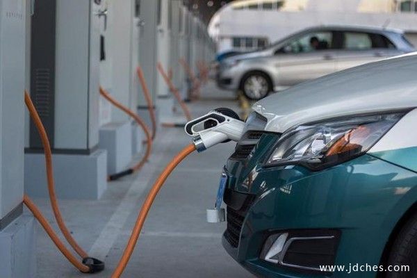2021年全球新能源汽车销量同比增速或将达到40.4%