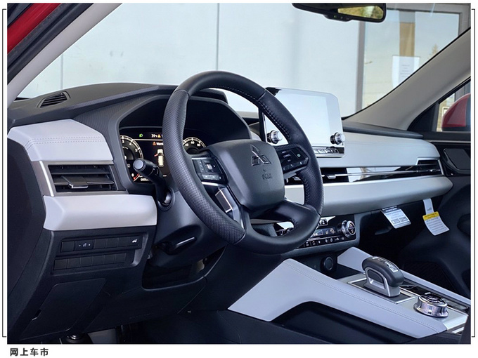 三菱新款欧蓝德将上市  搭2.5L引擎+模拟8挡CVT变速箱，外观内饰全面升级