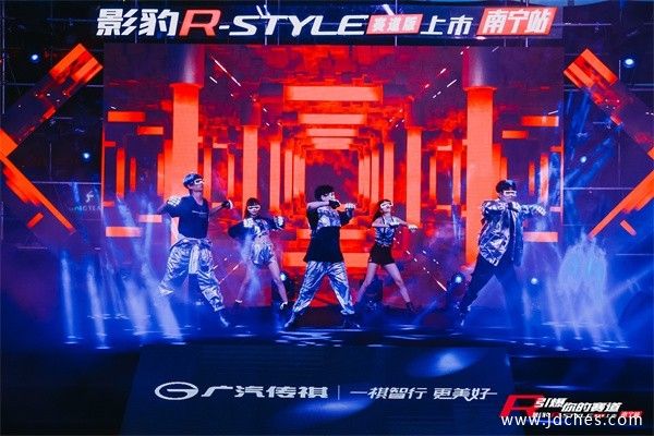 10万元级国民轻跑智能家轿  影豹R-STYLE赛道版 南宁上市
