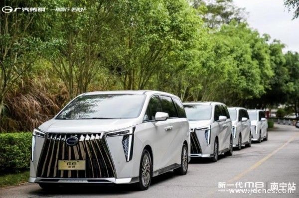 最懂中国人的豪华MPV，传祺M8宗师售价26.98万起