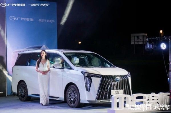 最懂中国人的豪华MPV，传祺M8宗师售价26.98万起