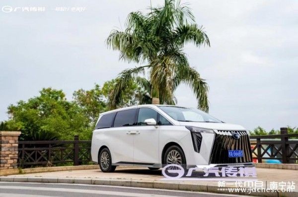 最懂中国人的豪华MPV，传祺M8宗师售价26.98万起