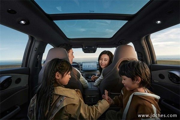 比亚迪海洋网护卫舰07第十五届中国-东盟（南宁）国际汽车展重磅上市