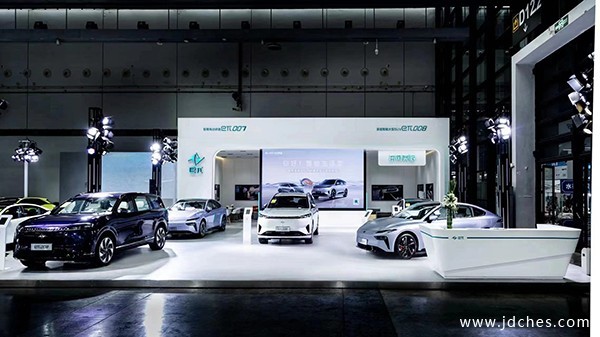 东风奕派家庭智能大SUV eπ008惊艳南宁国际车展