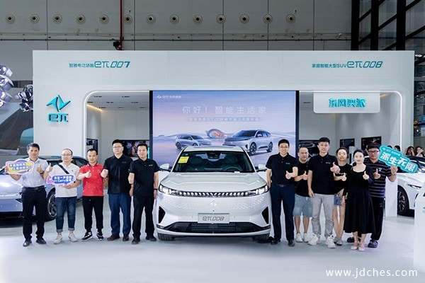 东风奕派家庭智能大SUV eπ008惊艳南宁国际车展
