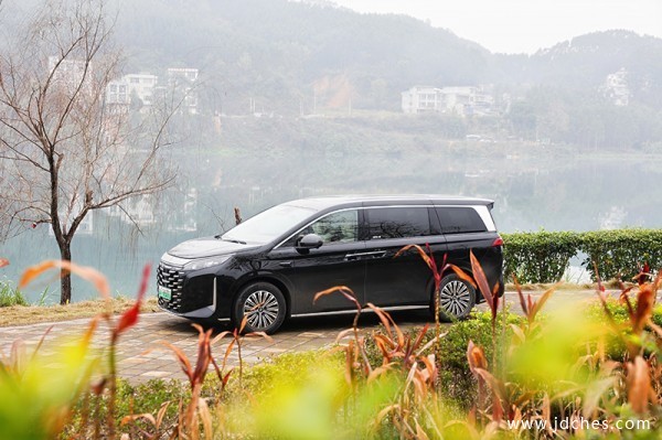 舒适与智能的完美融合——比亚迪「夏」试驾之旅