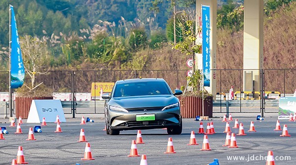 比亚迪王朝焕新车型南宁开试,智驾油耗全在线 比亚迪王朝焕新车型南宁开试,智驾油耗全在线