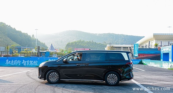 比亚迪王朝焕新车型南宁开试,智驾油耗全在线 比亚迪王朝焕新车型南宁开试,智驾油耗全在线