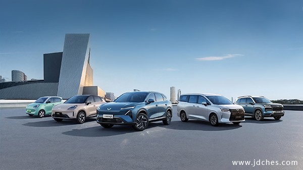 奋进十四五，启航十五五！上汽通用五菱2025年累计销量超163.5万辆，新能源年销首超百万