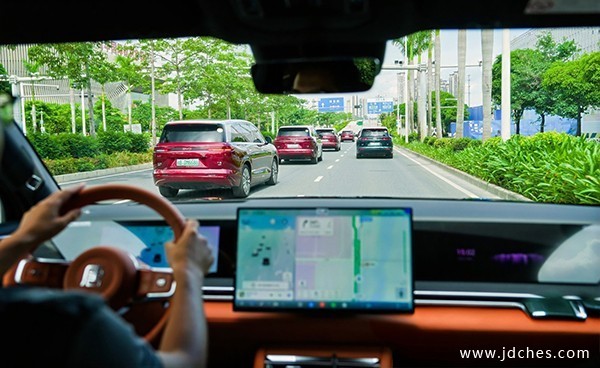 试驾比亚迪大唐EV:敢兜底才是真安全,全尺寸旗舰SUV实开 试驾比亚迪大唐EV:敢兜底才是真安全,全尺寸旗舰SUV实开