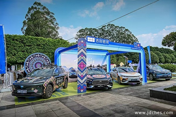 破风驰骋山水间!2026环广西世巡赛开赛,新能源车队全程相伴 破风驰骋山水间!2026环广西世巡赛开赛,新能源车队全程相伴